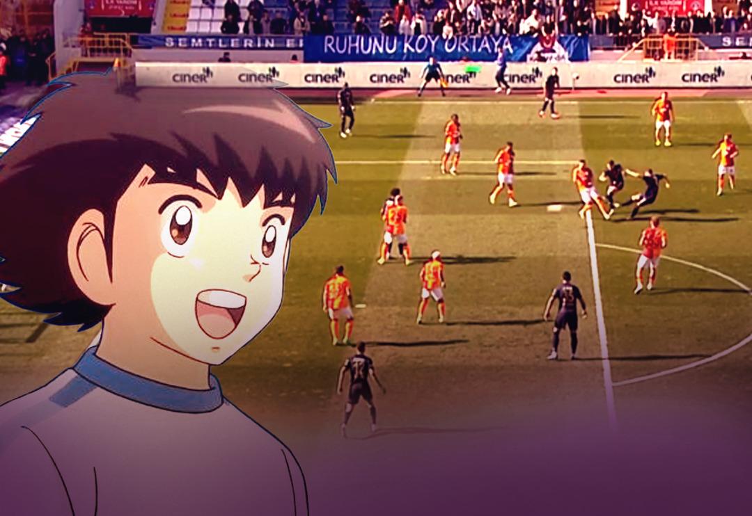 Kasımpaşa Galatasaray ma&ccedil;ında izleyenleri şaşırtan olay! Akıllara Tsubasa ve Misaki'nin şutları geldi...