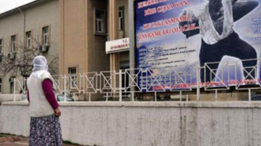 Kürtçe Çanakkale afişi!