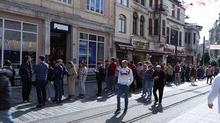 Yer: İstanbul! Ruslar sıraya girdi, kuyruk uzadıkça uzadı