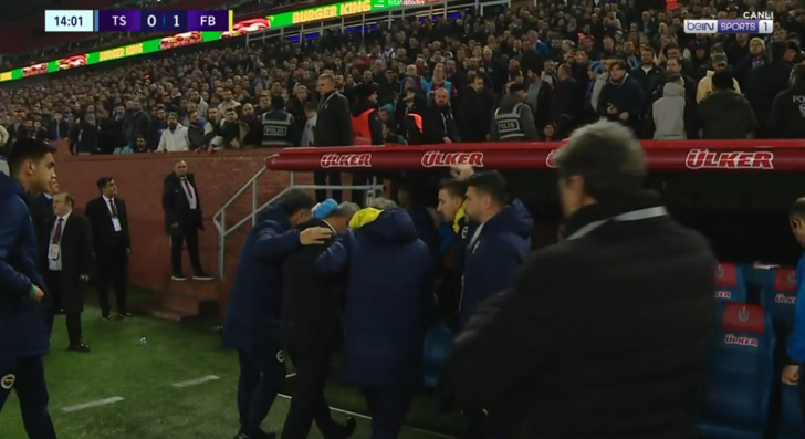 Trabzonspor Fenerbahçe maçında İsmail Kartal'a çirkin saldırı! Fred'in golüne sevinmek isterken tribünlerden yabancı madde atıldı... G1