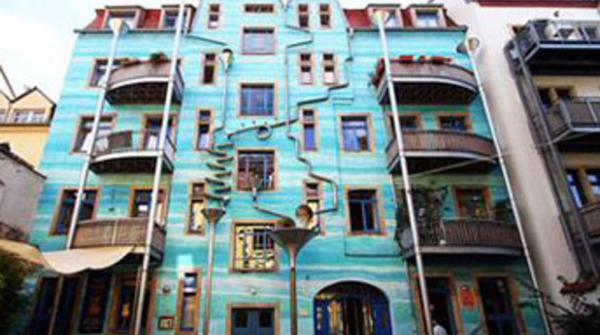 Yağmurda orkestraya dönüşen ev!