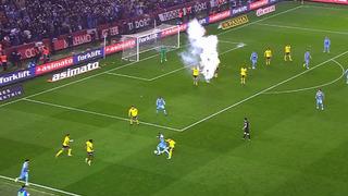 Trabzonspor Fenerbahçe maçında oyun durdu! Halil Umut Meler, yardımcılarını orta noktaya çağırdı