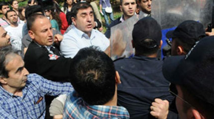 Eylem yapan öğretim üyelerine müdahale!