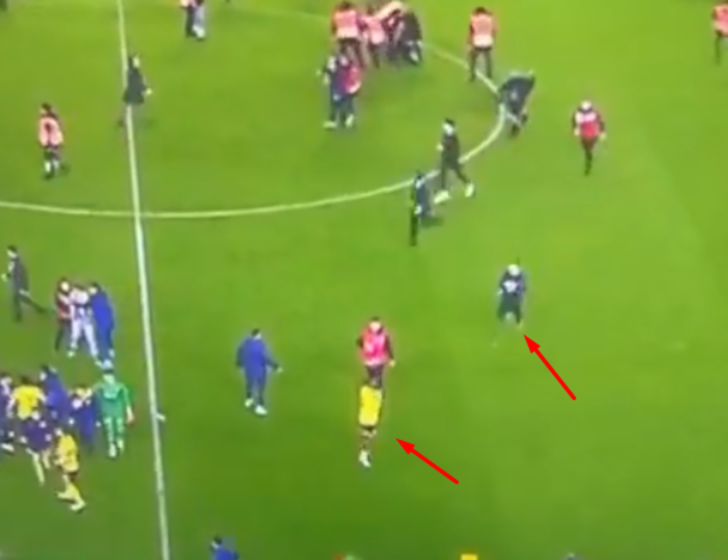 Fenerbahçe'nin golcüsü Michy Batshuayi'den Trabzonsporlu taraftara döner tekme! G2