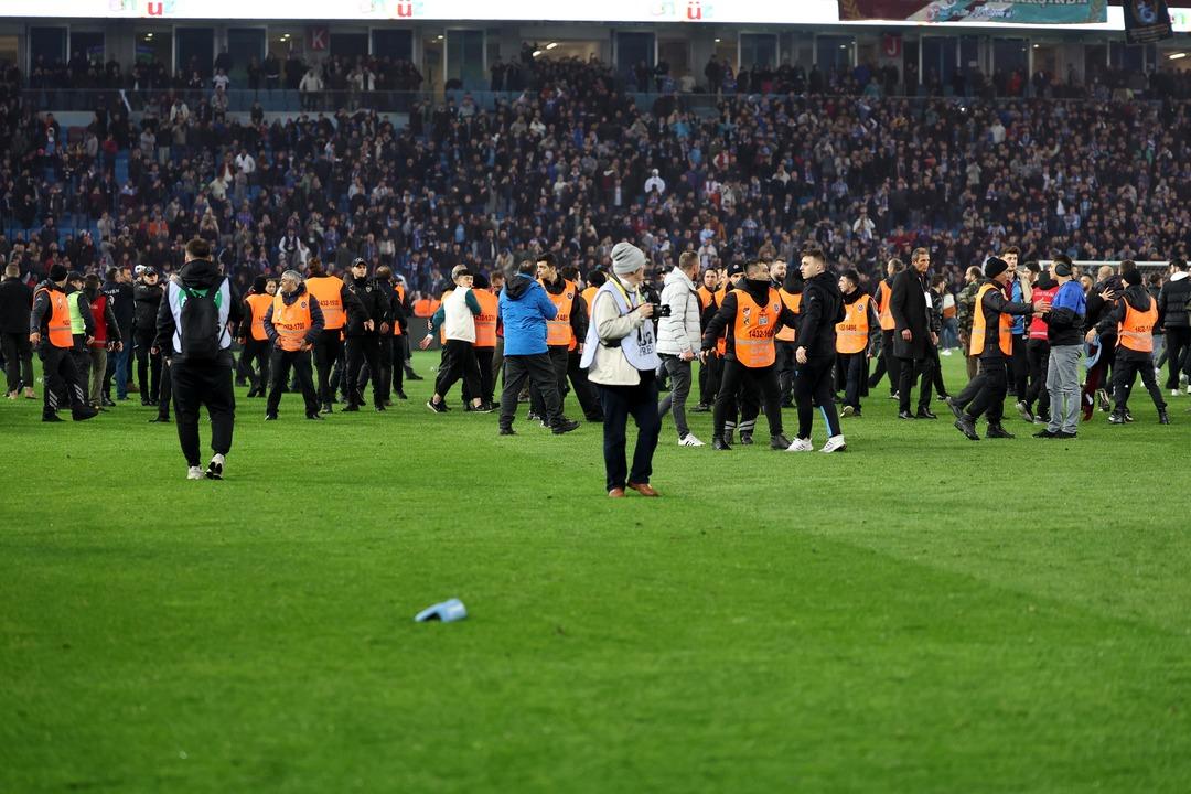 Trabzonspor'un yıldızı Enis Bardhi karşılaşmanın ardından yaşananları anlattı! "Provoke ettiler"