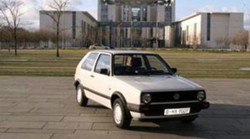 Merkel'in 22 yıllık arabası açık artırmada!