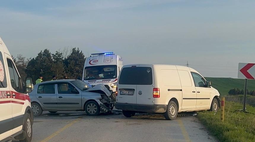 Tekirdağ'da otomobille hafif ticari araç çarpıştı, 7 kişi yaralandı