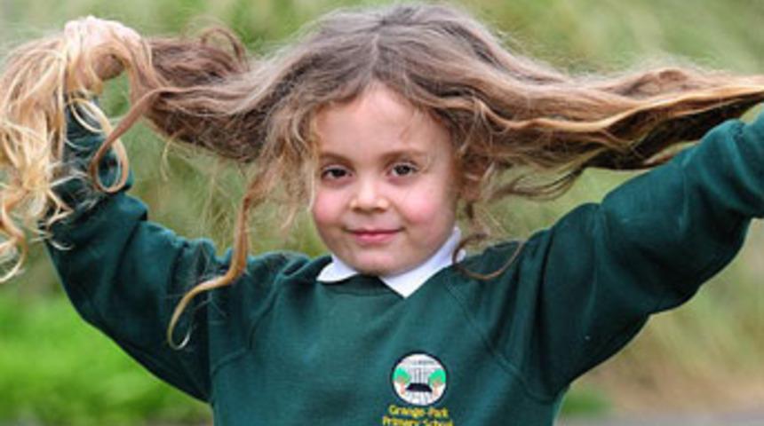 İlk kez sa&ccedil;larını kestirecek!