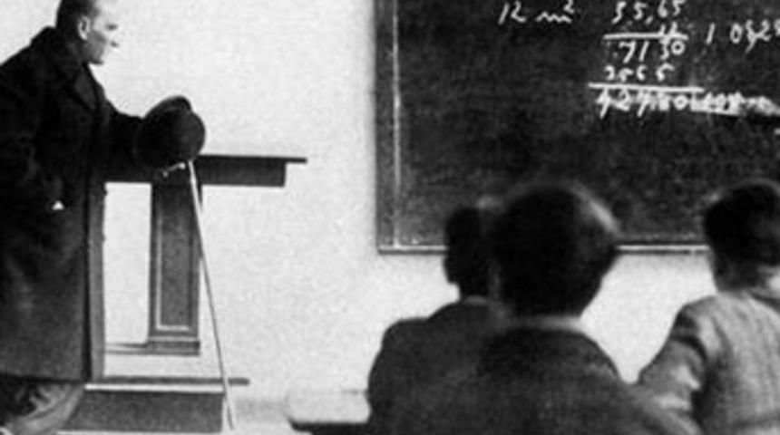 Se&ccedil;meli Arap&ccedil;a dersinde Atat&uuml;rk&rsquo;e &ouml;zel b&ouml;l&uuml;m