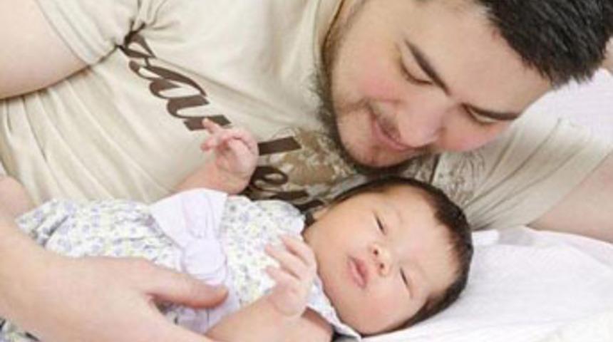 &Ccedil;ocuk doğuran adam karısından ayrıldı