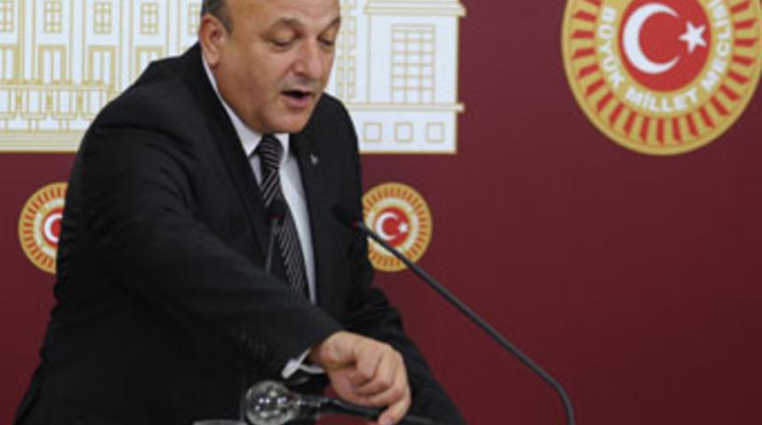 MHP'li Vural'dan, kamçılı basın toplantısı