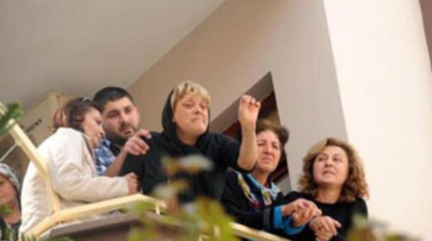 Şehit annesi Arınç'a balkondan böyle seslendi