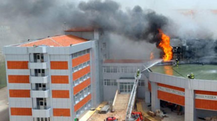 Üniversitede korkutan yangın