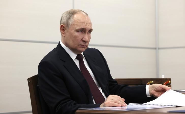 Putin rakiplerine fırsat vermedi! Rusya'dan ilk seçim sonuçları geldi