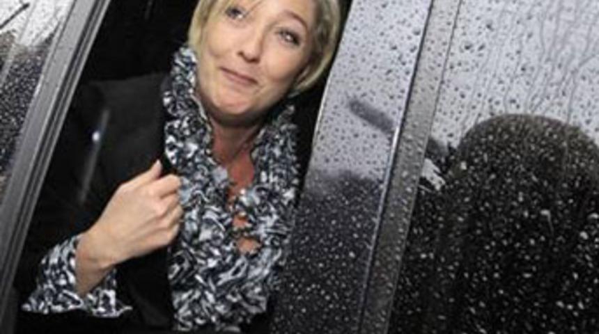 Sarkozy'ye seçim 'şantajı'