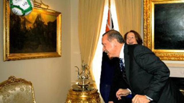 Başbakanlık'ta böyle kafa vurdu