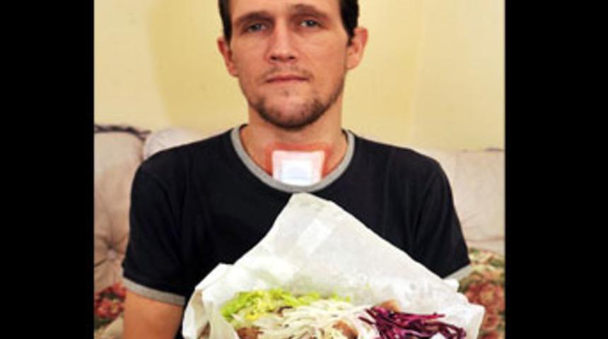 Hayatını d&ouml;ner d&uuml;r&uuml;me bor&ccedil;lu