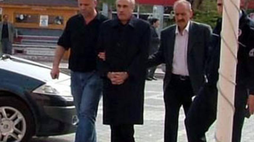 Karısını 25 bı&ccedil;ak darbesiyle &ouml;ld&uuml;rd&uuml;