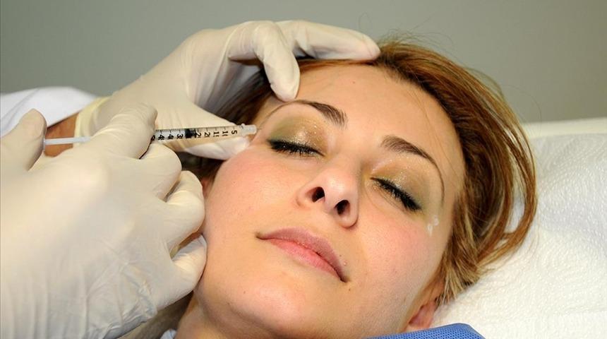 "Ellerinde fotoğrafla geliyorlar 'Bu kadar büyük olsun' diyorlar" Uygunsuz 'Botoks uygulamaları'na dikkat: Oldukça tehlikeli bir tablo