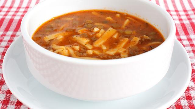 Erişteli yeşil mercimek çorbası tarifi: Erişteli yeşil mercimek çorbası nasıl yapılır?