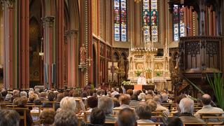 Film değil gerçek! Şeytan çıkarma kursunu tamamlayıp sertifika alıyorlar... İşte karşınızda şeytan kovucular