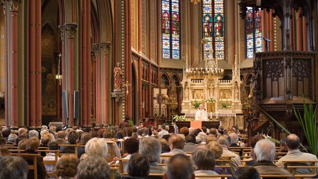 Film değil gerçek! Şeytan çıkarma kursunu tamamlayıp sertifika alıyorlar... İşte karşınızda şeytan kovucular