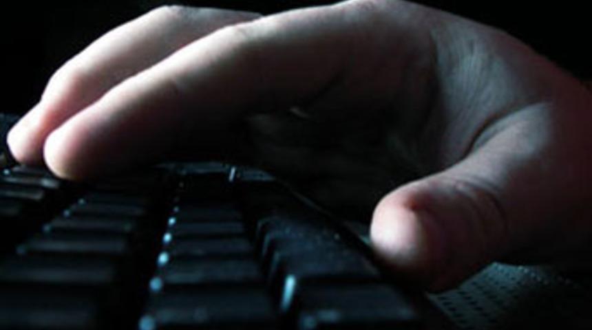 Polisten 'hacker' operasyonu!