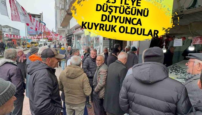 Kilosunu 75 TL'den 25 TL'ye düşürdü! Öğrenince kuyruğa girdiler ...