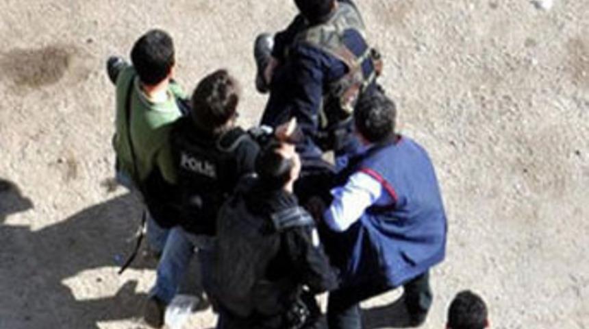 Cizre'de saldırıya uğrayan polis şehit oldu