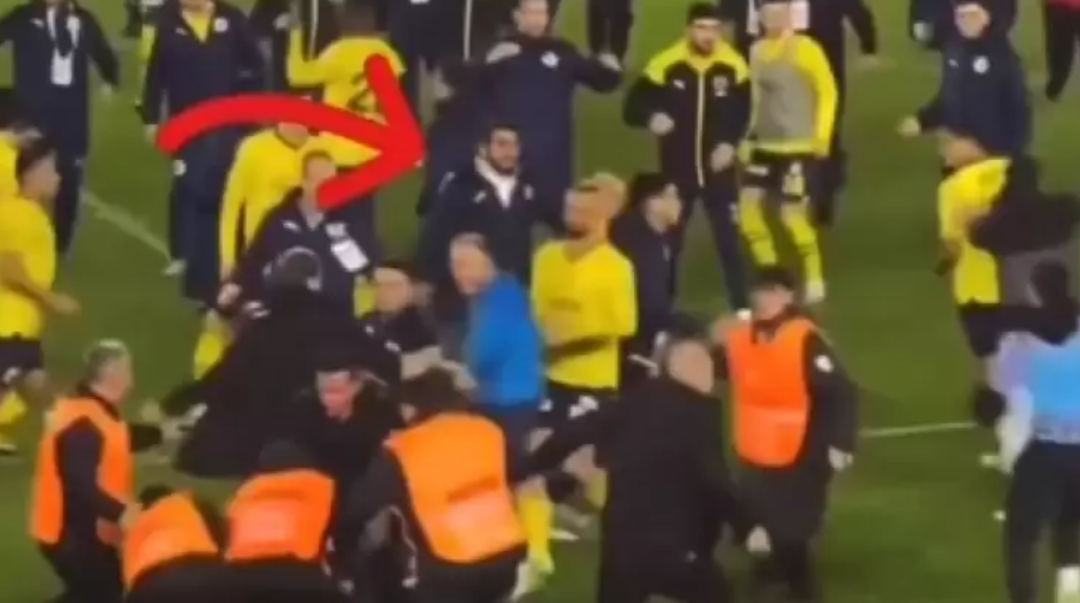 Gecenin en &ccedil;ok konuşulan isimlerindendi! Egemen Korkmaz İrfan Can Eğribayat'a neden yumruk attığını b&ouml;yle a&ccedil;ıkladı!