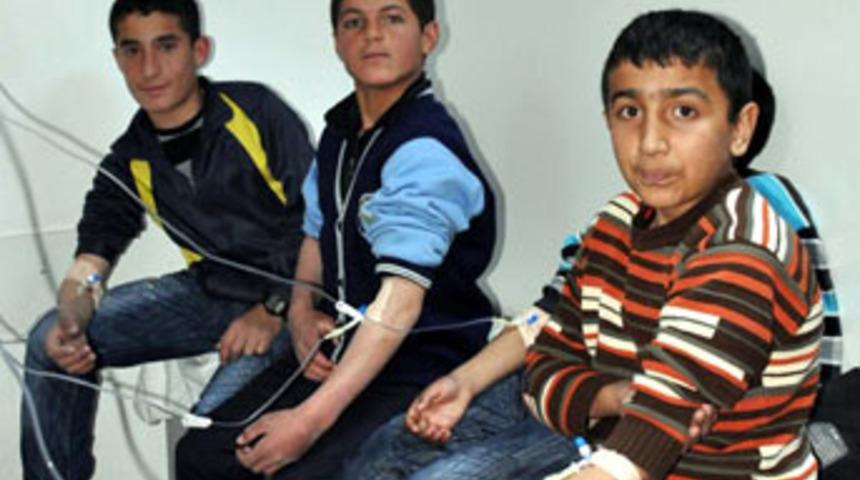 141 çocuk zehirlendi!