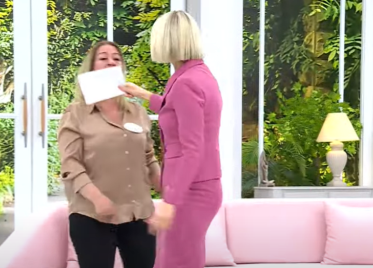 Canlı yayında stüdyo bir anda karıştı! Eşler birbirine girdi küfürler havada uçuştu! Esra Erol ne yapacağını şaşırdı G5