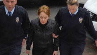 Dostunu öldüren kocasına yardımdan tutuklandı