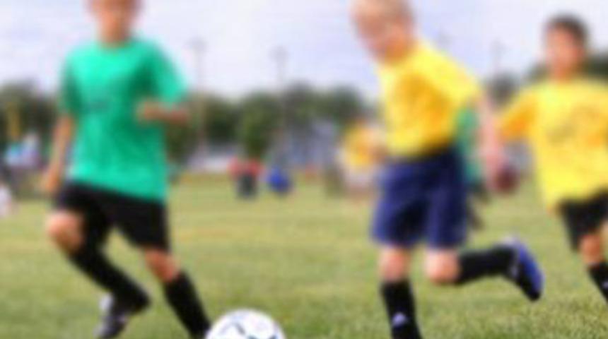 13 yaşındaki &ccedil;ocuk futbol oynarken &ouml;ld&uuml;!