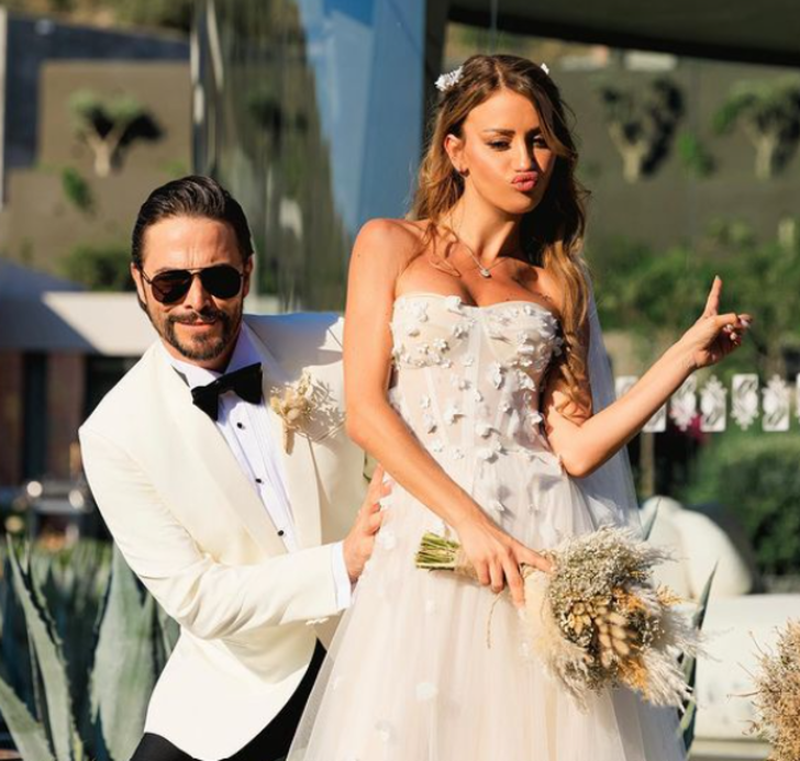 Doğum için Amerika'ya gidecek! Ahmet Kural'ın eşi Çağla Gizem Şahin'den karnı burnunda poz G1