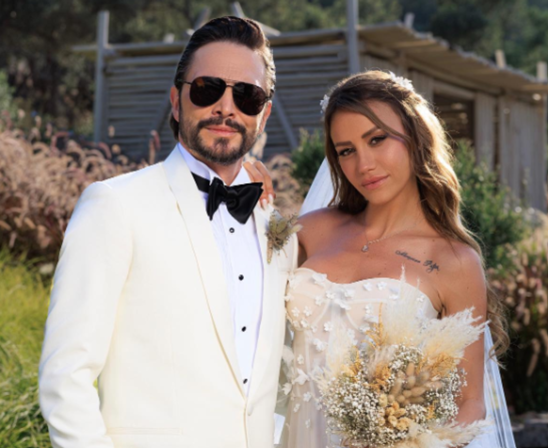 Doğum i&ccedil;in Amerika'ya gidecek! Ahmet Kural'ın eşi &Ccedil;ağla Gizem Şahin'den karnı burnunda poz