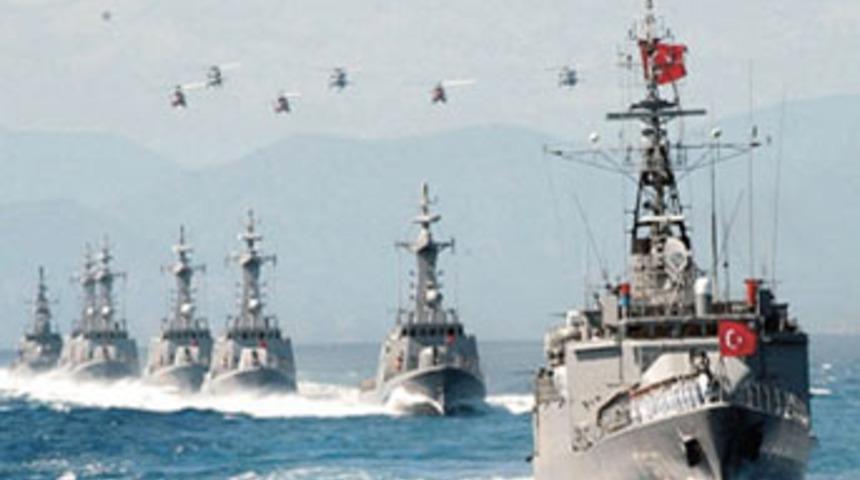 Türkler Ege'de cirit atıyor asker nerede!