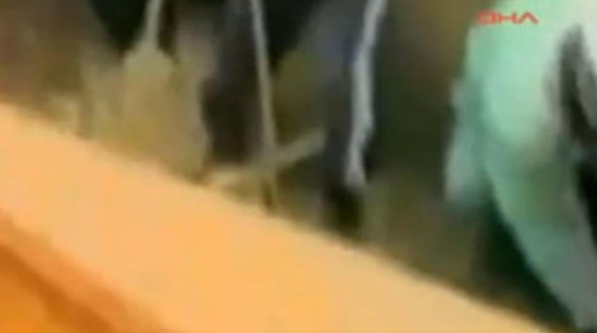 Tabutla birlikte mezara d&uuml;şt&uuml;!