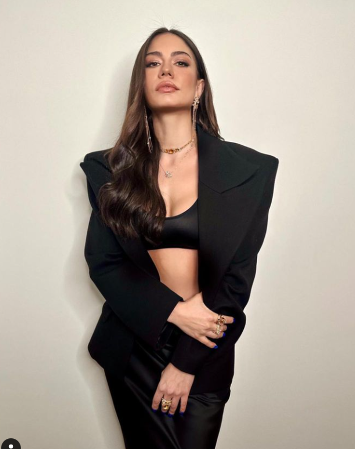 Ünlülerin sosyal medya kazançları dudak uçuklattı! En çok takipçisi olan Hande Erçel bakın 3 saniyede ne kadar kazanıyor? G4