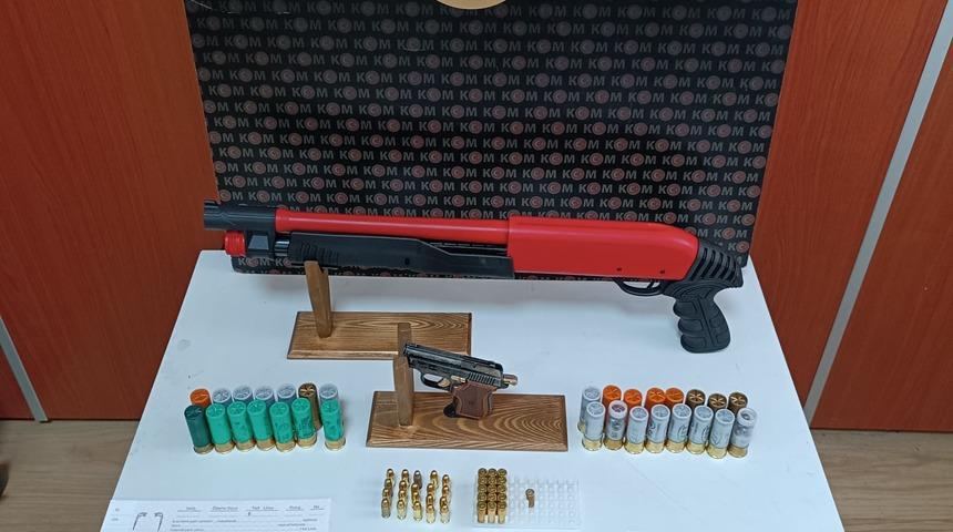 Tekirdağ'da "tefecilik" yaptıkları iddiasıyla yakalanan 4 kişi tutuklandı