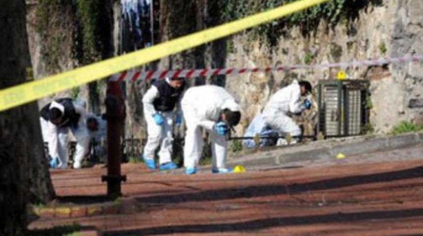 Otel &ouml;n&uuml;ne bırakılan paketten bomba &ccedil;ıktı