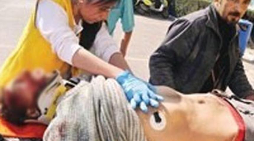 Hortum uçurup duvara çarptı