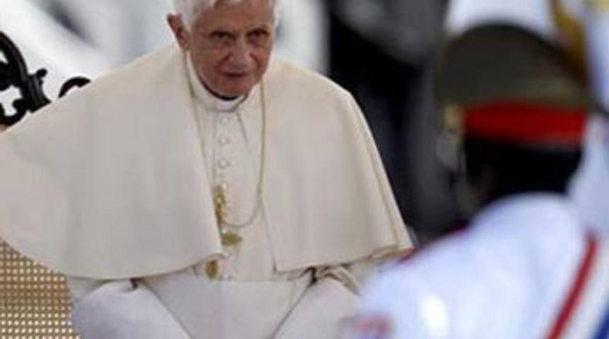 Küba'dan Papa'ya ret