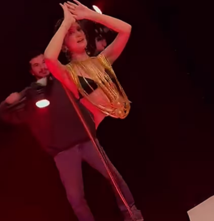 Kızılcık Şerbeti'nin Dilruba'sı Farah Zeynep Abdullah dansıyla sosyal medyayı salladı! Oryantal kıyafeti olay oldu G4