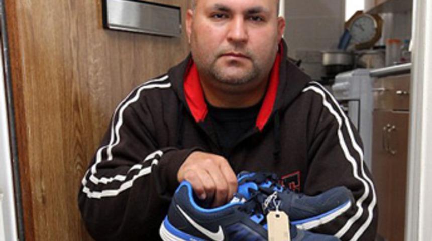 Ayakkabısını evin önüne bırakan Türk’e ceza!