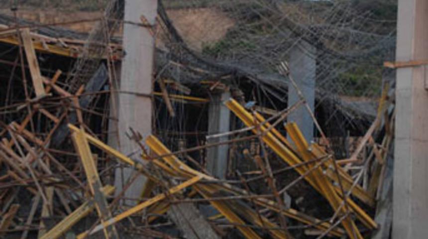 Otel inşaatı &ccedil;&ouml;kt&uuml;: 5 yaralı