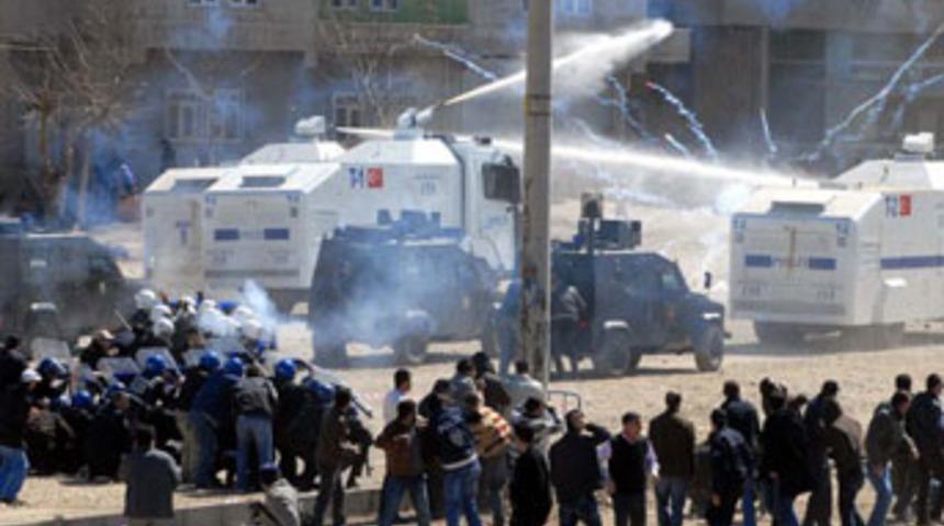 Kandil'den emir: Kendinizi panzer altına atın