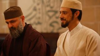 'Ramazan' sahnesi tepki çekmişti! Kızıl Goncalar’ın senaristinden olay sözler  