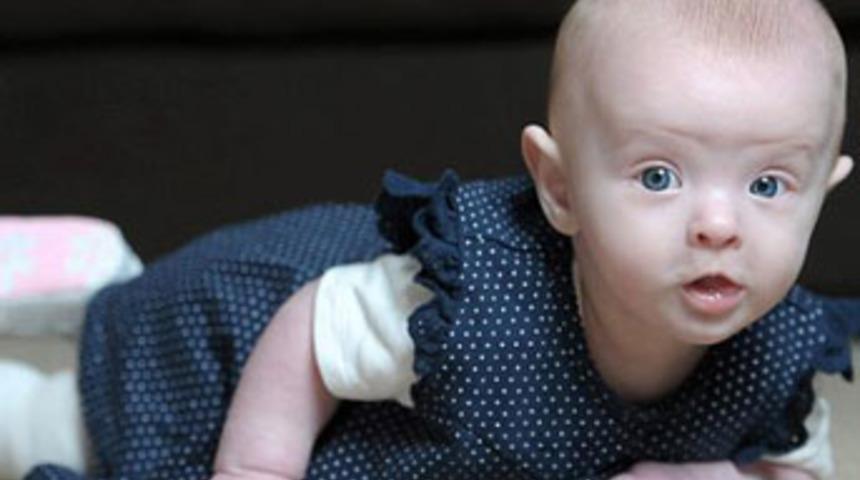 Hayalet bebek hayata tutundu!