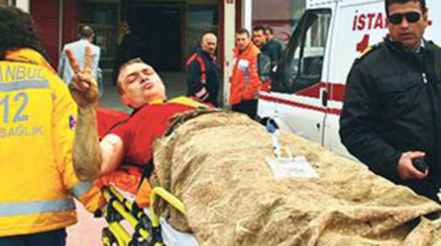 Kadın kıyafeti giyip polise copla saldırdı!